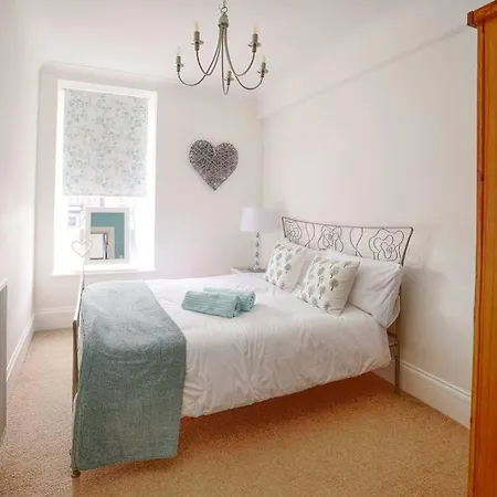 Seaside Spacious 4 Bedroom Nr Town Centre Pet Friendly Sailing & Open Golf Course West Kirby Exterior photo