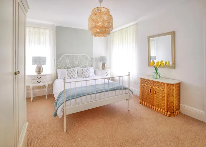 Seaside Spacious 4 Bedroom Nr Town Centre Pet Friendly Sailing & Open Golf Course