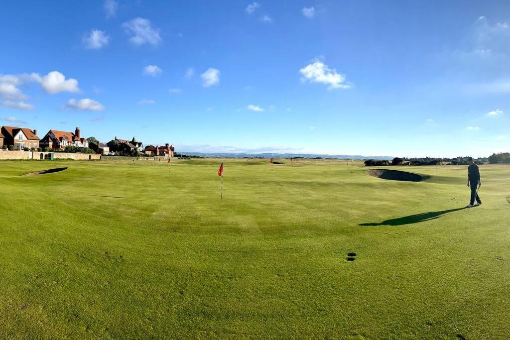Seaside Spacious 4 Bedroom Nr Town Centre Pet Friendly Sailing & Open Golf Course Holiday home
